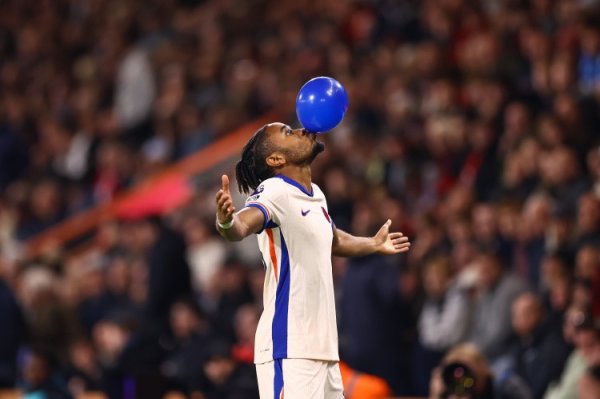 Falke: Bayern xem xét Nkunku m